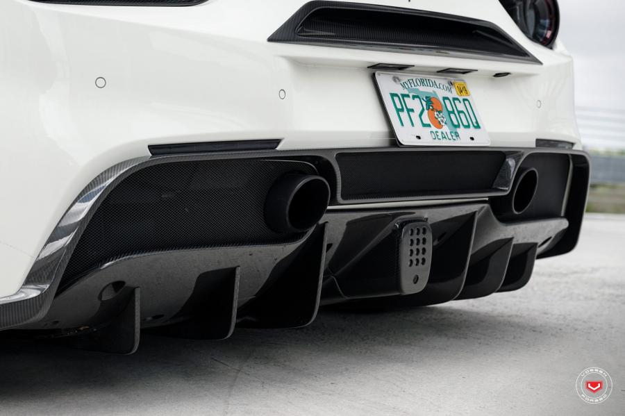 Детали экстерьера Ferrari 488 GTB on Vossen Wheels (S21-01) 2019 года  (фото 13 из 52)